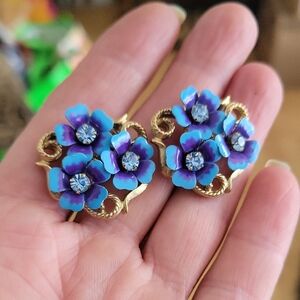 AVON Floral Blue and Gold Clip on Earrings